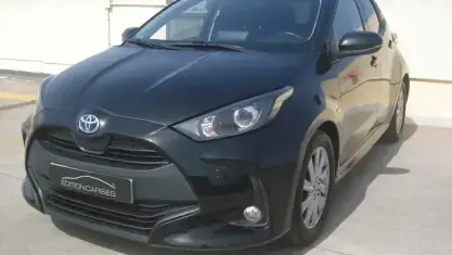 Usado Toyota Yaris Active 116 CV (85 kW) 2022 Negro Utilitario