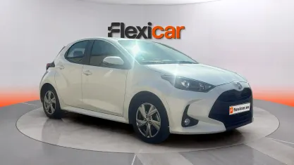 Usado Toyota Yaris Hybrid Active 116 CV (85 kW) 2025 Blanco Berlina