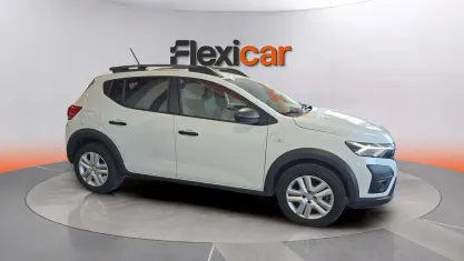 Usado Dacia Sandero Essentiel 101 CV (74 kW) 2024 Blanco Berlina