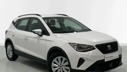 Usado Seat Arona Style Plus 110 CV (80 kW) 2022 Blanco SUV