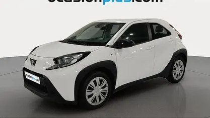 Usado 2023 Toyota Aygo X Play SUV | 12.045 € (Buen precio)
