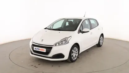 Usado Peugeot 208 Active 82 CV (60 kW) 2019 Blanco Utilitario