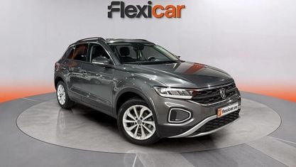 Usado VW T-Roc Life 150 CV (110 kW) 2023 Gris SUV