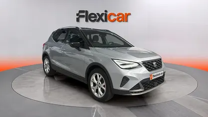 Usado Seat Arona FR 150 CV (110 kW) 2023 Gris SUV