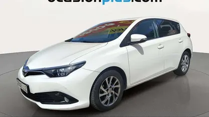 Usado Toyota Auris Active 116 CV (85 kW) 2015 Blanco Utilitario