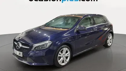 Käytetty Mercedes A180 109 HP (80 kW) 2017 Sininen Viistoperä