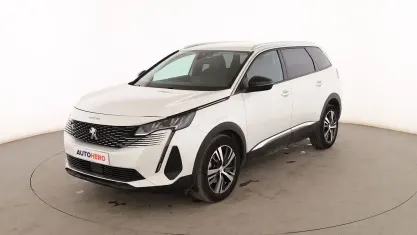 Usado Peugeot 5008 Allure 131 CV (96 kW) 2022 Blanco SUV