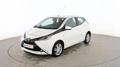 Usado Toyota Aygo X-play 70 CV (51 kW) 2017 Blanco Utilitario