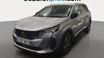 Usado Peugeot 5008 Allure 131 CV (96 kW) 2023 Gris SUV