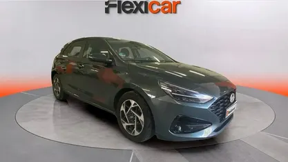 Usado Hyundai i30 121 CV (88 kW) 2024 Verde Berlina