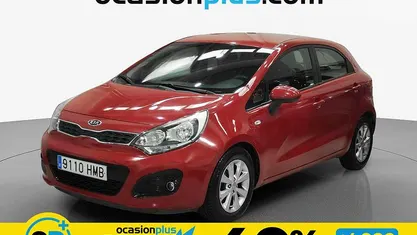 Usado Kia Rio 90 CV (66 kW) 2012 Rojo Utilitario