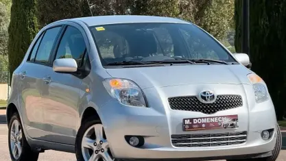 Usado Toyota Yaris 90 CV (66 kW) 2007 Gris Utilitario