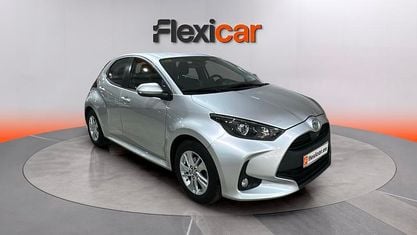 Usado Toyota Yaris Edition 125 CV (91 kW) 2021 Gris Utilitario