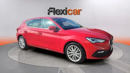 Usado Seat Leon Style 110 CV (80 kW) 2022 Rojo Familiar