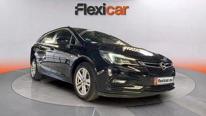 Usado Opel Astra Excellence 150 CV (110 kW) 2018 Negro Familiar