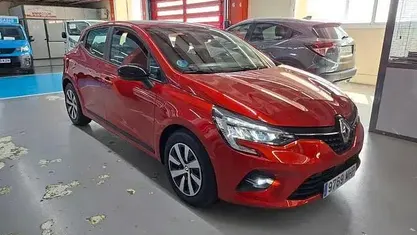 Begagnad Renault Clio V Equilibre 140 HK (102 kW) 2023 Röd Sedan