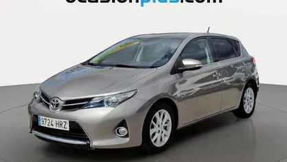 Usado Toyota Auris Active 124 CV (91 kW) 2013 Gris Utilitario