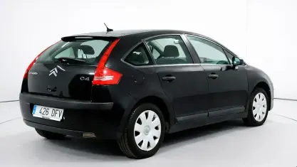 Usado Citroën C4 110 HP (80 kW) 2005 Preto Sedan