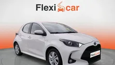 Blanco Usado 2021 Toyota Yaris Hybrid Active Berlina | 14.190 € (Buen precio)