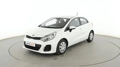 Usado Kia Rio 85 CV (62 kW) 2016 Blanco Berlina