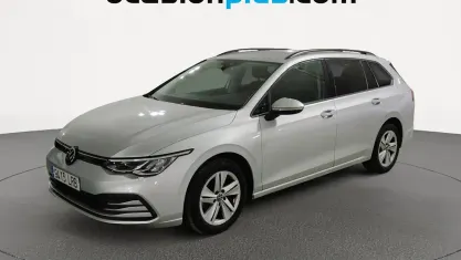 Usado VW Golf VIII Life 110 CV (80 kW) 2021 Gris plata Familiar