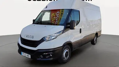 Usado Iveco Daily 156 CV (114 kW) 2023 Blanco Familiar