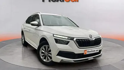 Usado Skoda Kamiq Ambition 110 CV (80 kW) 2021 Blanco SUV