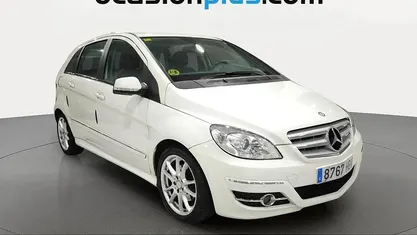 Käytetty Mercedes B180 109 HP (80 kW) 2011 Valkoinen Tila-auto