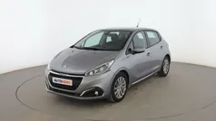 Usado 2018 Peugeot 208 Signature Sky Utilitario | 8799 € (Precio justo)