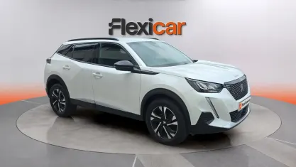 Usado Peugeot 2008 Active 101 CV (74 kW) 2023 Blanco SUV