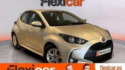 Usado Toyota Yaris Hybrid Business Edition 116 CV (85 kW) 2021 Gris Utilitario