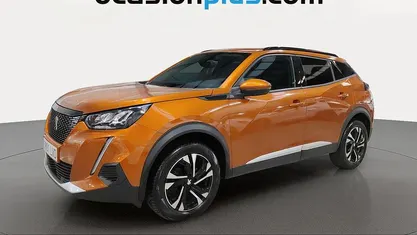 Usado Peugeot 2008 Allure 131 CV (96 kW) 2021 Naranja SUV