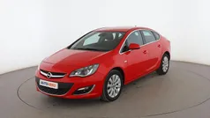 Rojo Usado 2014 Opel Astra Innovation Utilitario | 10.299 € (Buen precio)