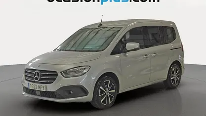 Usado Mercedes T180 116 CV (85 kW) 2023 Gris plata Monovolumen
