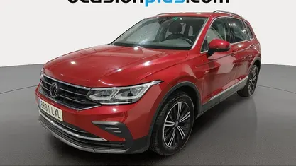 Usado VW Tiguan Life 150 CV (110 kW) 2022 Rojo SUV