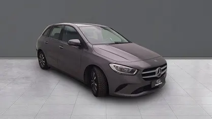 Usado Mercedes B180 136 CV (100 kW) 2020 Gris Monovolumen