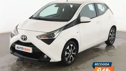 Begagnad Toyota Aygo X-play 72 HK (52 kW) 2019 Vit Halvkombi