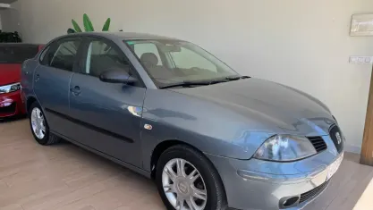 Begagnad Seat Cordoba Reference 80 HK (58 kW) 2007 Grå Sedan