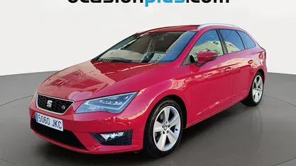 Usado Seat Leon FR 150 CV (110 kW) 2015 Rojo Utilitario