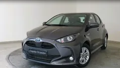 Gris Usado 2021 Toyota Yaris Hybrid Active Berlina | 18.450 € (Precio justo)