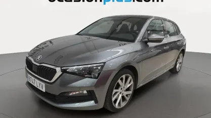 Usado Skoda Scala Sport 150 CV (110 kW) 2022 Gris Utilitario
