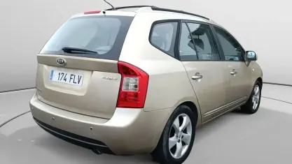 Usado Kia Carens Active 141 HP (103 kW) 2007 Bege Monovolume