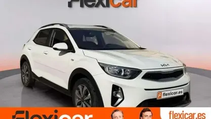 Usado Kia Stonic 84 CV (61 kW) 2022 Blanco SUV