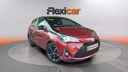 Usado Toyota Yaris Hybrid 101 CV (74 kW) 2017 Granate Berlina
