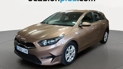 Begagnad Kia Ceed 120 HK (88 kW) 2021 Halvkombi