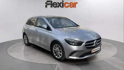 Usado Mercedes B180 117 CV (86 kW) 2020 Gris Monovolumen