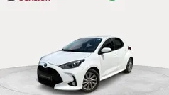 Blanco Usado 2024 Toyota Yaris Hybrid Active Berlina | 19.390 € (Buen precio)