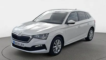 Usado Skoda Scala Ambition 110 CV (80 kW) 2021 Blanco Utilitario