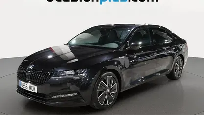Usado Skoda Superb SportLine 150 CV (110 kW) 2022 Negro Berlina