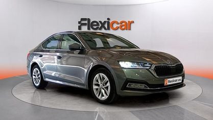 Usado Skoda Octavia Selection 150 CV (110 kW) 2024 Gris Berlina